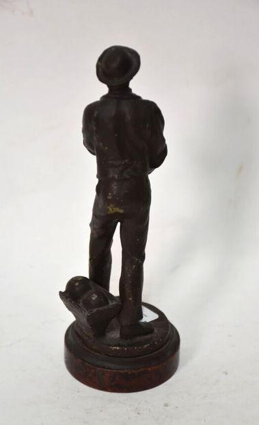 JEUX DE BOULE

Joueur de quilles.

Sculpture...