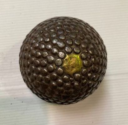 JEUX DE BOULE.

boule en bois cloutées à...