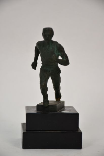 COURSE A PIEDS

Coureur de fond.

Sculpture...