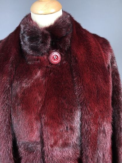 NINA RICCI Paris

Manteau en vison teinté...