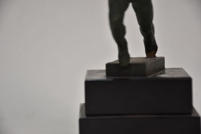 COURSE A PIEDS

Coureur de fond.

Sculpture...