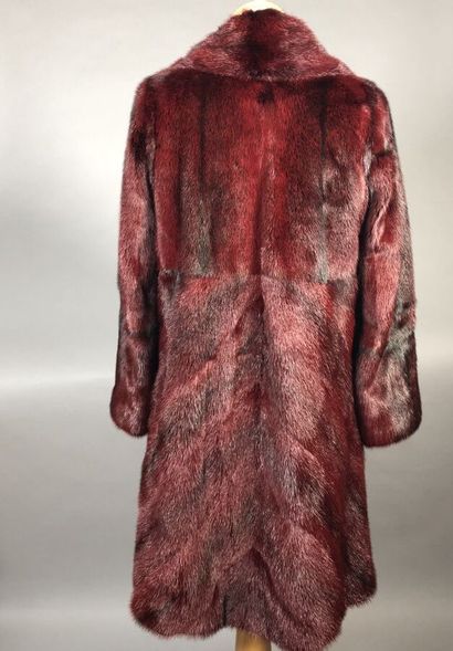 NINA RICCI Paris

Manteau en vison teinté...