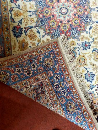 Tapis Ispahan chaine soie (chaîne en soie,...
