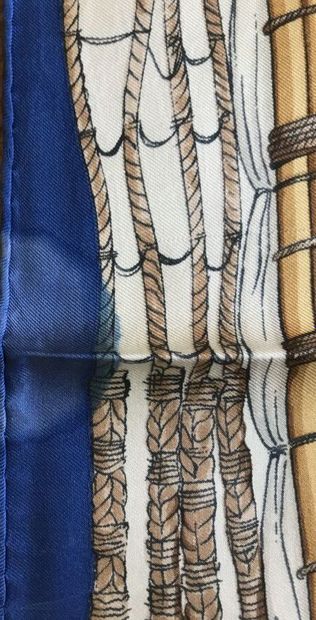 HERMES Paris

Trois carrés 90 en twill de...