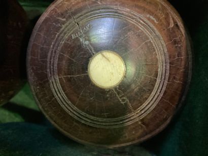 JEUX DE BOULE.

Boule de Boulingrin en gaiac...