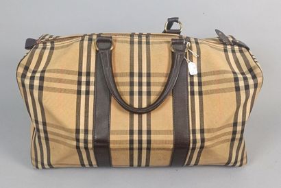 BURBERRY

Sac de voyage en toile et cuir...