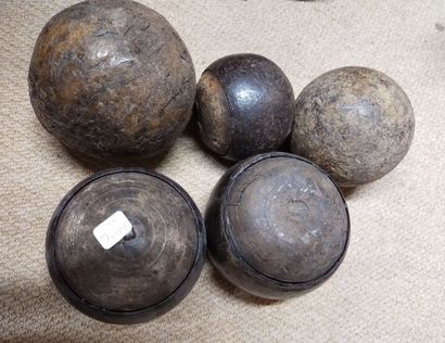 JEUX DE BOULE.

5 boules de fort angevine,...