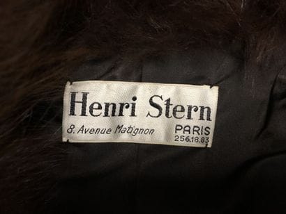 HENRI STERN, 8 av. Matignon, Paris

Manteau...