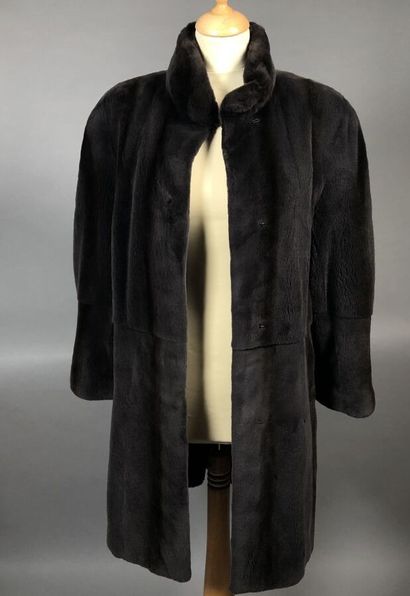 Fourrures REINER

Manteau ¾ vison rasé Saga...