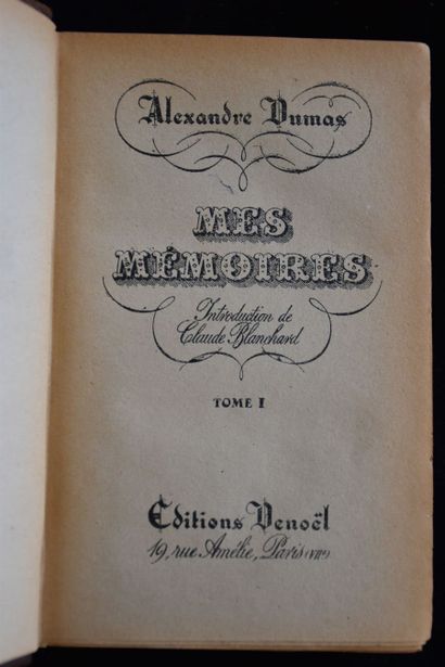 Un ensemble de livres reliés dont : 

- VOLTAIRE,...