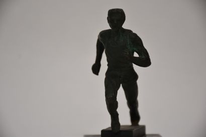COURSE A PIEDS

Coureur de fond.

Sculpture...