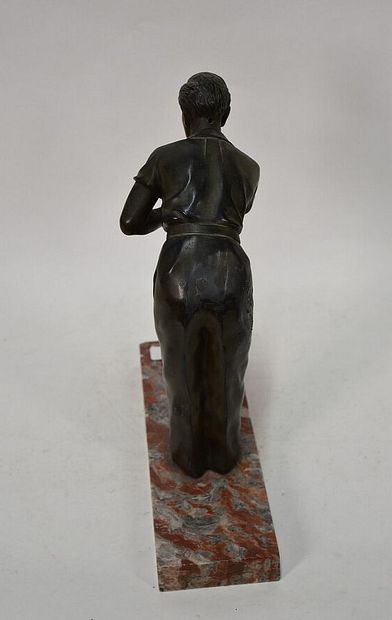 JEUX DE BOULE.

Joueur de boules anglaises.

Sculpture...