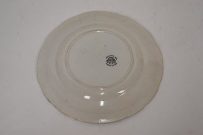 JEUX DE QUILLES.

Assiette à dessert en faience...
