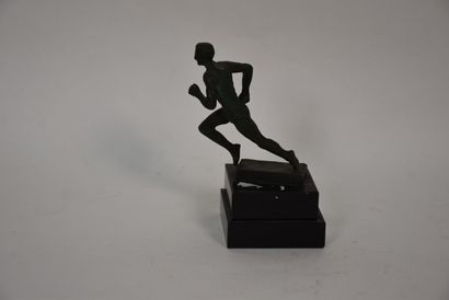 COURSE A PIEDS

Coureur de fond.

Sculpture...