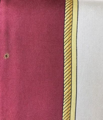 HERMES Paris

Trois carrés 90 en twill de...