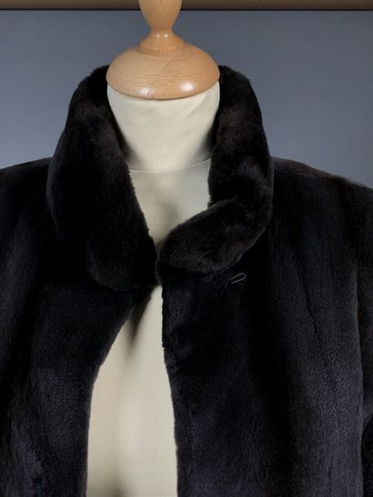 Fourrures REINER

Manteau ¾ vison rasé Saga...