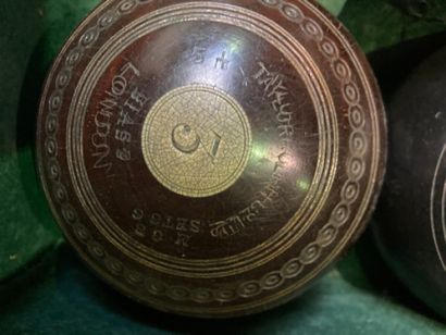 JEUX DE BOULE.

Boule de Boulingrin N°3 monogrammée...