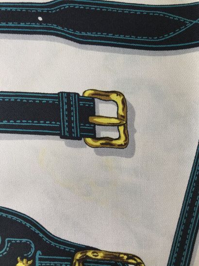 HERMES Paris

Quatre carrés 90 en twill de...