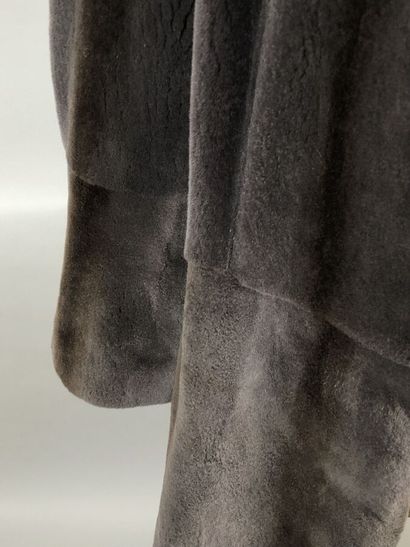 Fourrures REINER

Manteau ¾ vison rasé Saga...