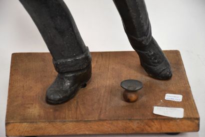 JEUX DE BOULE 

Joueur de boules anglaises.

Sculpture...