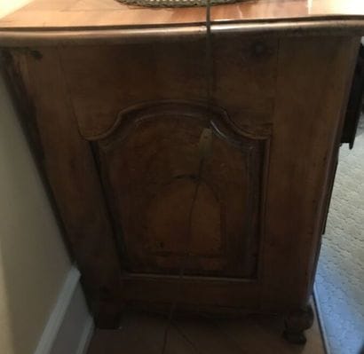 Chest of drawers in fruitwood veneer opening...