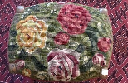 Foot stool in fruit wood
Trimmed with canvas
Height...