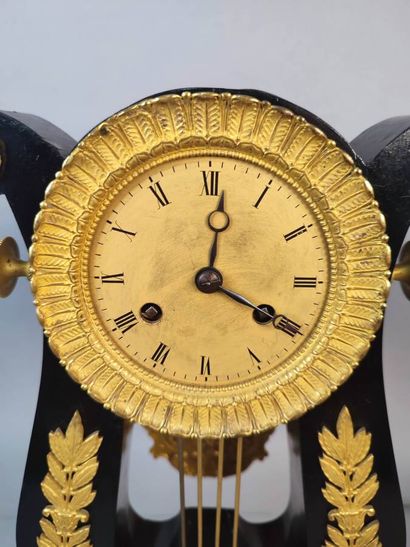 Black onyx and gilt bronze lyre-shaped clock
Restoration...