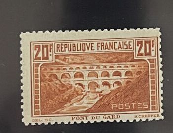 * Yv. N°262B France : 20F Pont du Gard dentelé...