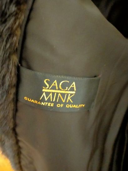 SAGA MINK
Hooded jacket in dark mink, two...