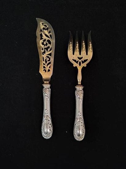 Lot of silver plated metal including:
- Cutlery...