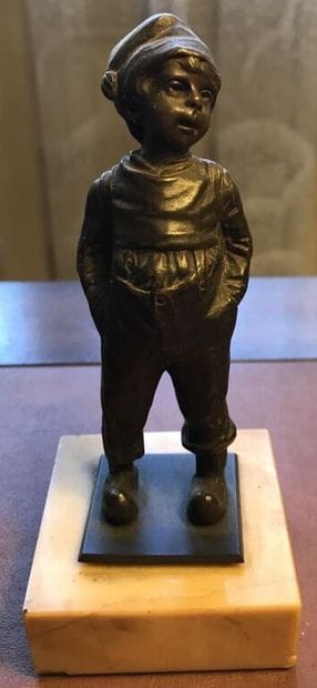 Lot of two statuettes in chased bronze:
-...