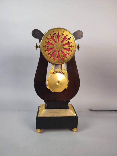 Black onyx and gilt bronze lyre-shaped clock
Restoration...