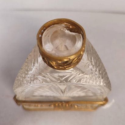 Lot of three objects including :
- Crystal...