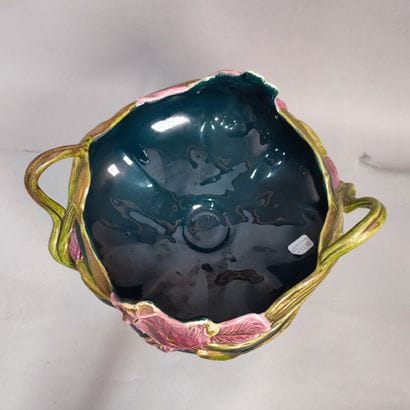 Art nouveau
Cup with floral decoration in...
