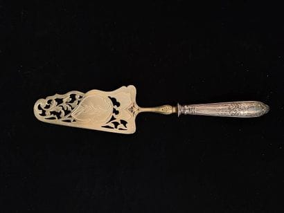 Lot of silver handles including:
- an hors...