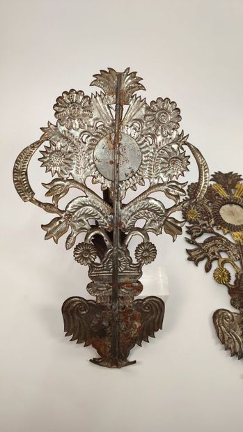 Pair of sconces in embossed metal decorated...