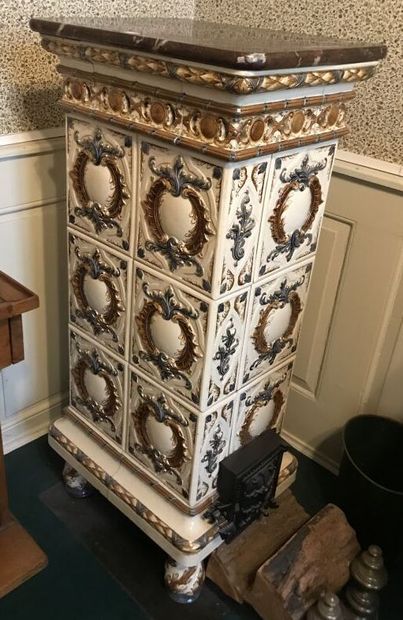 Polychrome ceramic stove
Pyrenean marble...