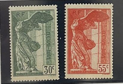 ** Yv. N°354/55 France : la paire de Samothrace...