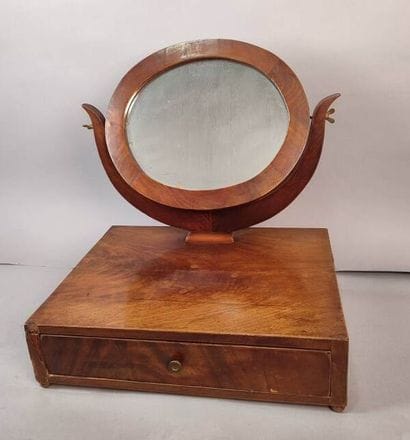 Mahogany table mirror with one drawer
Restoration...