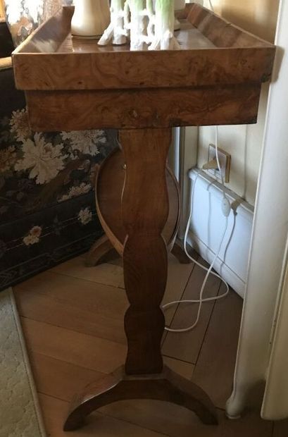 Fruitwood worker
Shelf of crotch
A drawer...