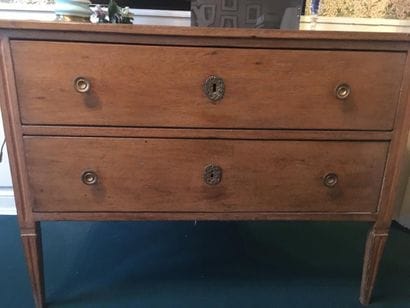 Oak chest of drawers
Two rows of drawers
Feet...