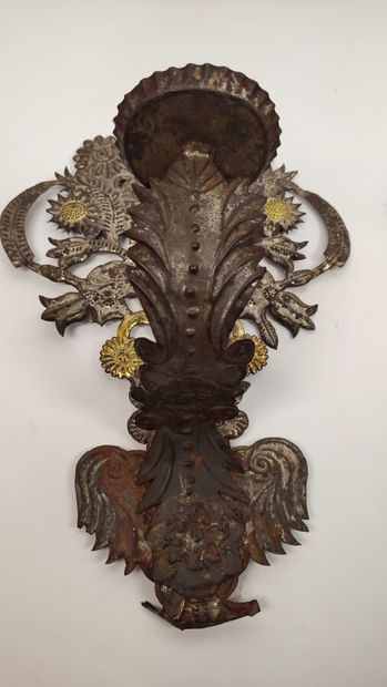 Pair of sconces in embossed metal decorated...