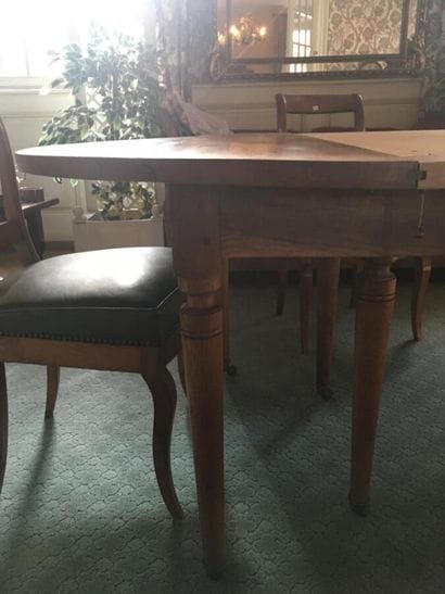 Round table with shutter
Six tapered legs
One...