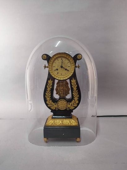Black onyx and gilt bronze lyre-shaped clock
Restoration...