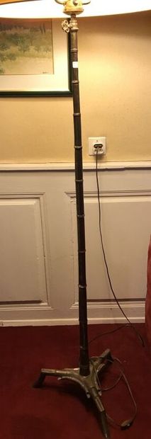Tripod floor lamp in copper
Bamboo motif
Height:...