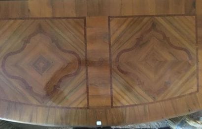 Chest of drawers in fruitwood veneer opening...