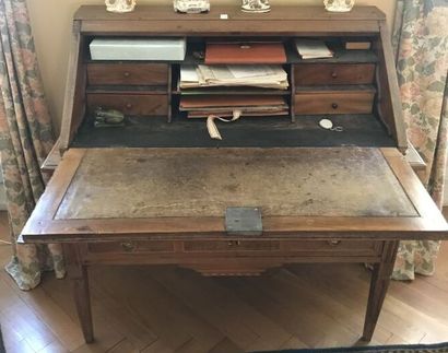 Scriban chest of drawers in fruitwood veneer
with...
