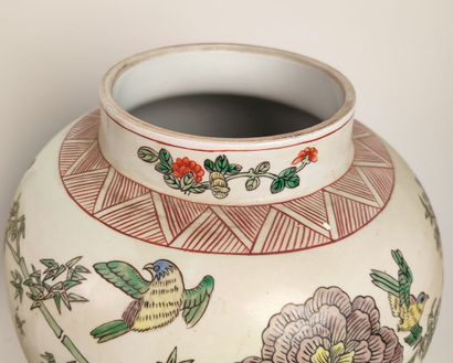 CHINA
Pair of porcelain covered baluster...