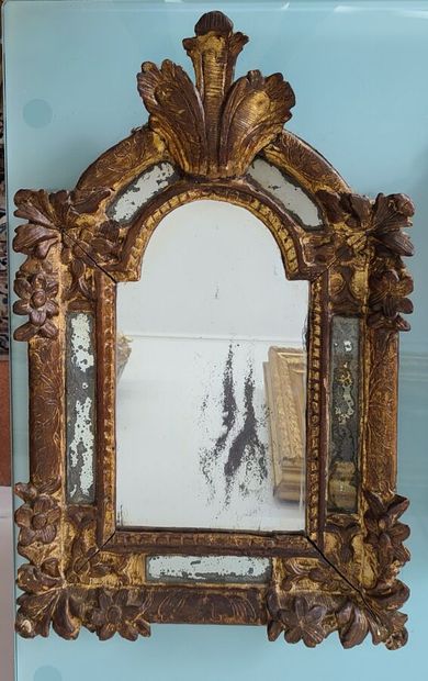 Wooden mirror with parecloses 18th century
Height...