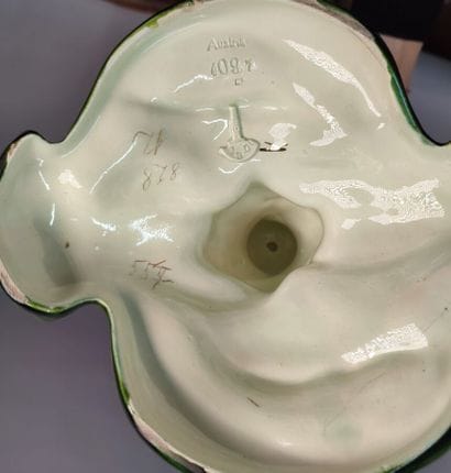 Art nouveau
Cup with floral decoration in...